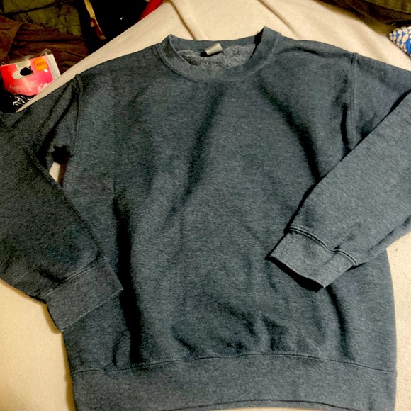 Gildan Other - Gildan navy sweatshirt heavy Blend